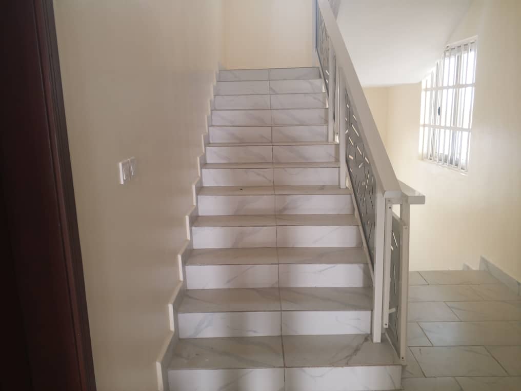 appartement au 01 er etage 12