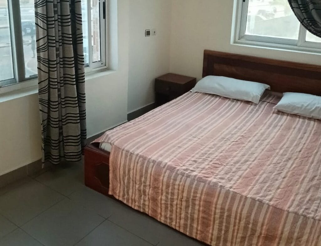 Appartement entièrement meublé au 1er étage à Cotonou Fidjrossè