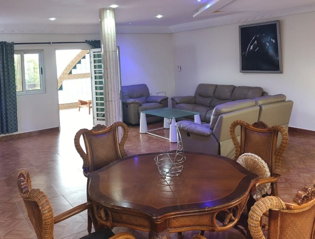 Appartement entièrement meublé au 2eme étage à Cotonou Fidjrossè plage