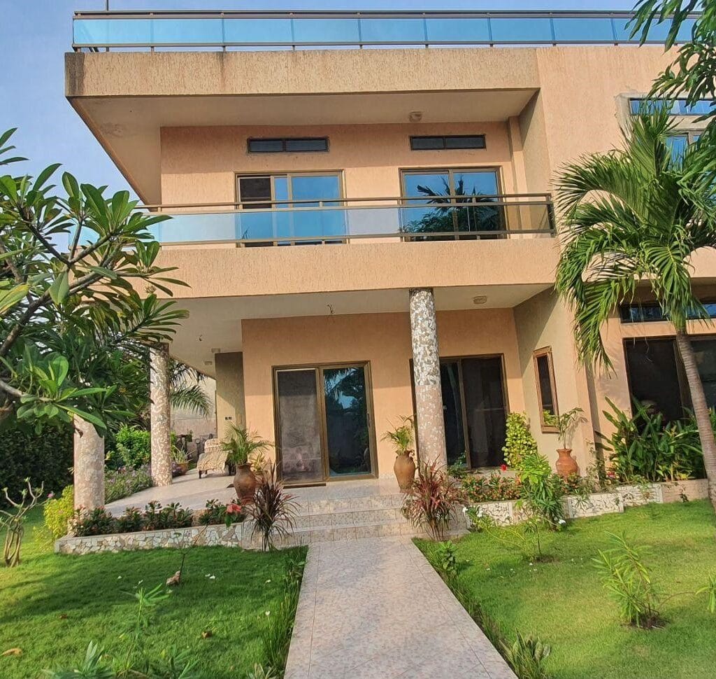 villa 4 chambres salon avec piscine au Cœur de la Zone des Ambassades Cotonou Akpakpa pk6