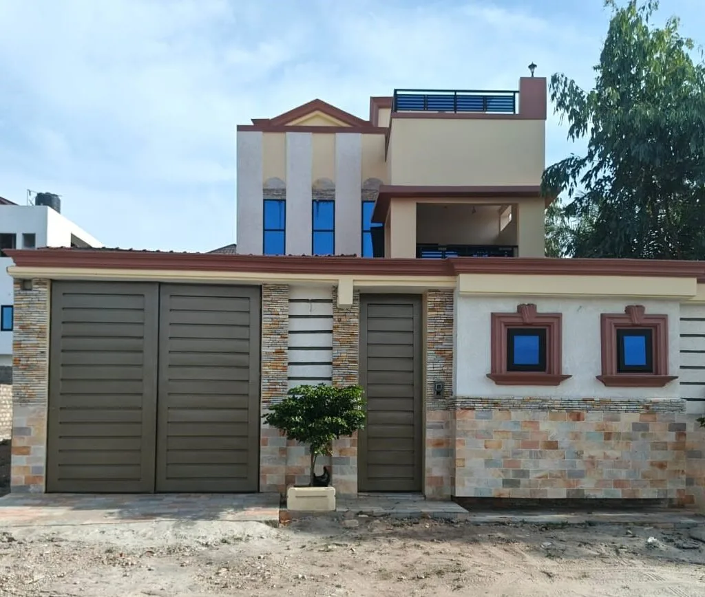 Une villa duplex R+2 nouvelle construction de 7chambres et 2 salons à cotonou togbin
