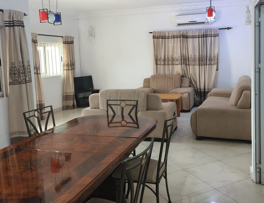 Bel appartement entièrement meublé, situé au rez-de-chaussée à Cotonou Fidjrossè