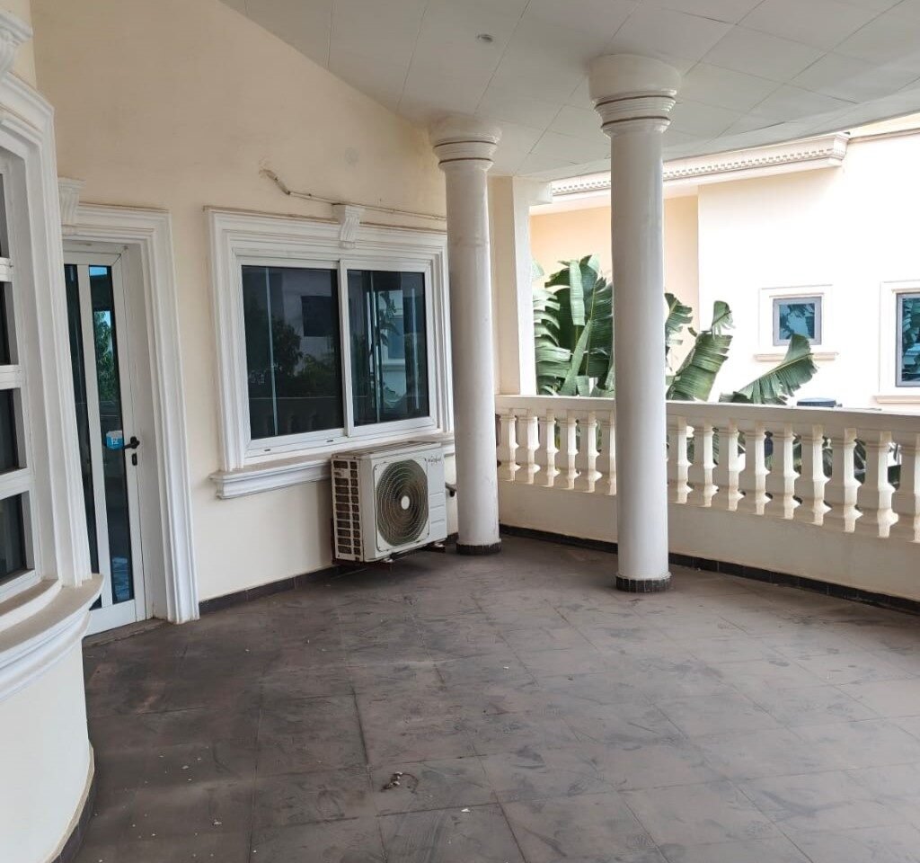 VILLA DUPLEX HAUT STANDING COMPOSÉ DE 05 GRANDE CHAMBRES À LOUER – CENSAD, COTONOU